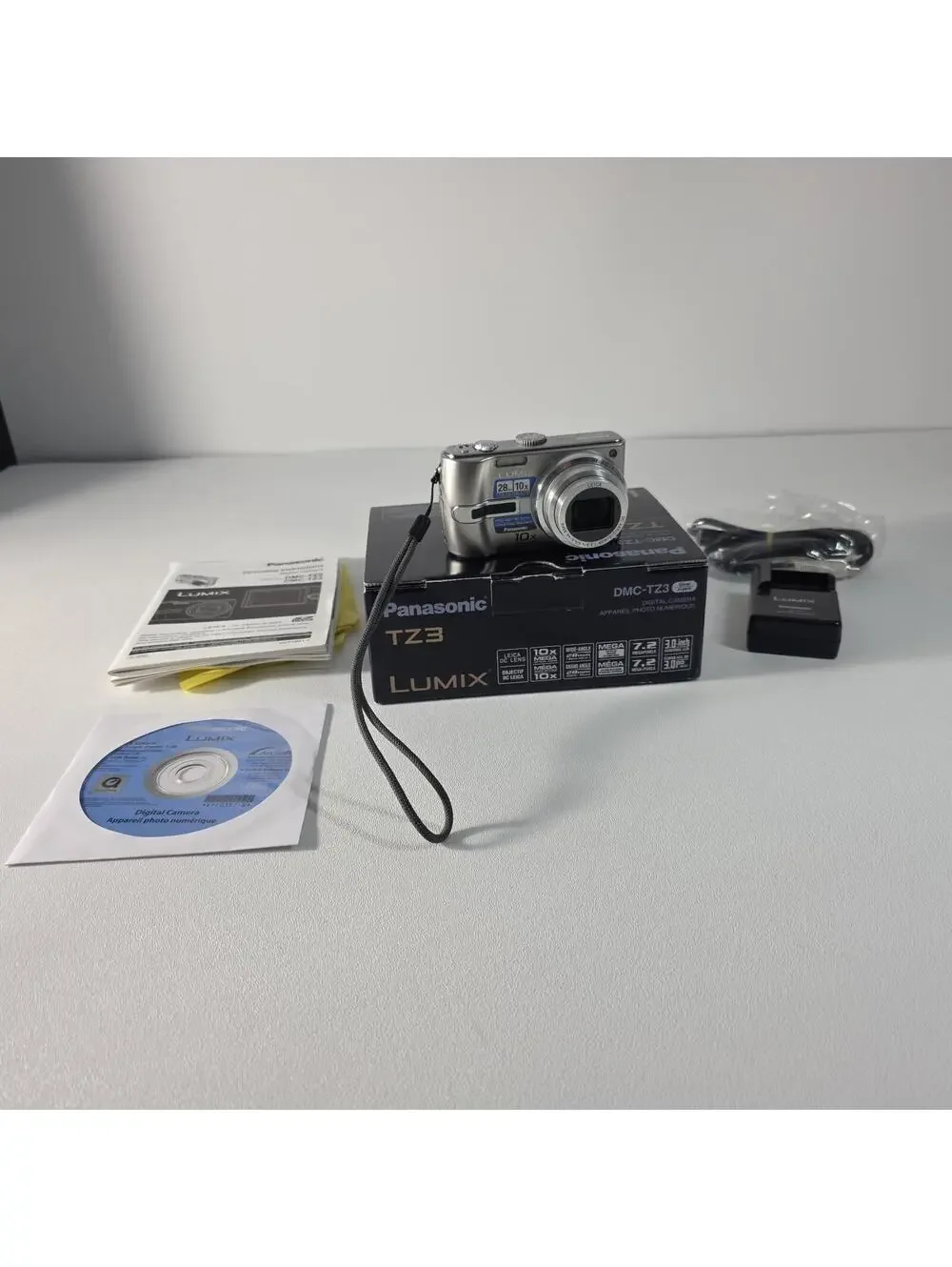 Panasonic LUMIX DMC-TZ3 7.2MP Digital Camera Works with Flaws - AS IS Read